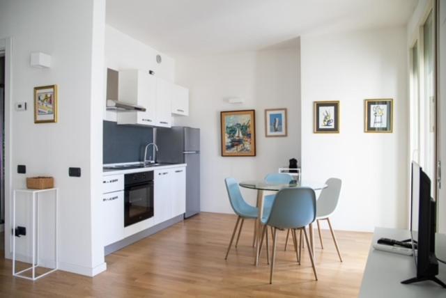 Grande Monolocale Con Parcheggio Interrato Incluso Lägenhet Genua Exteriör bild