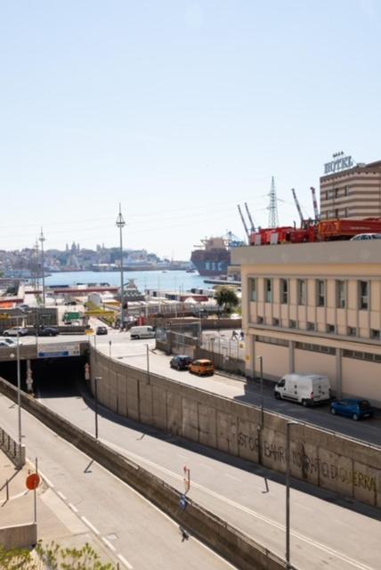 Grande Monolocale Con Parcheggio Interrato Incluso Lägenhet Genua Exteriör bild