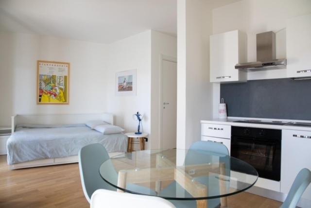 Grande Monolocale Con Parcheggio Interrato Incluso Lägenhet Genua Exteriör bild